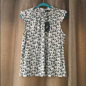 Peasant style flutter sleeve top. NWT DARLING ADRIANNA PAPELL TOP